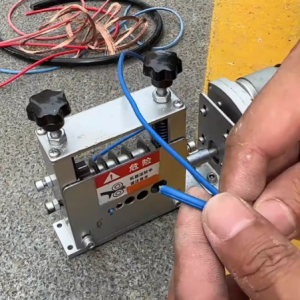 Fully automatic electric wire strippe
